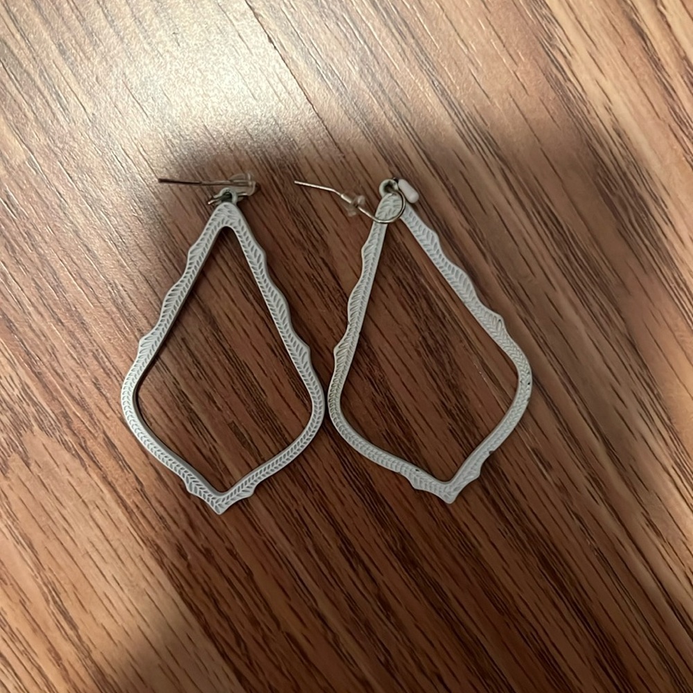 Kendra Scott Sophee in white